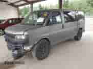 2011 Chevrolet Express Passenger LS z VIN 1GNSGBF43B1145404, wystawiony jako IAAI lot #42359594 z przebiegiem 126 042 mil mil oraz . Historia ofert i sprzedaży dostępna na DreamBid. Obrazek 2.