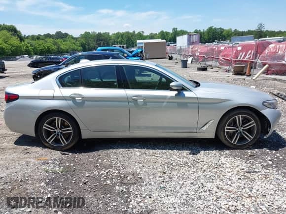 2021 BMW 5 Series 540i с VIN WBA53BJ08MWX28446, выставлен на аукционе IAAI как лот 42200893 с пробегом 20 725 миль миль и . История ставок и продаж доступна на DreamBid. Изображение 13.