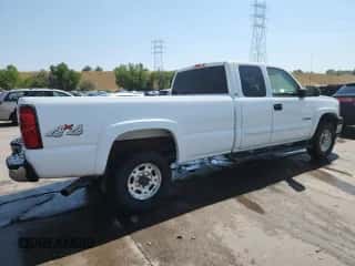 2003 Chevrolet Silverado 2500HD LT z VIN 1GCHK29GX3E175047, wystawiony jako Copart lot #71285495 z przebiegiem 160 470 mil mil oraz Czysty tytuł • Clean title. Historia ofert i sprzedaży dostępna na DreamBid. Obrazek 3.