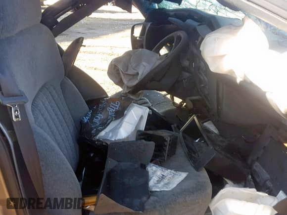 2002 Chevrolet Blazer LS z VIN 1GNDT13WX2K135046, wystawiony jako Copart lot #26860929 z przebiegiem Nie podano mil oraz Szkoda całkowita • Salvage title. Historia ofert i sprzedaży dostępna na DreamBid. Obrazek 5.