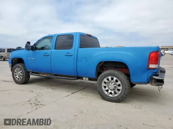 2011 GMC Sierra 1500 with VIN 1GT111C88BF185231, listed as a Copart auction lot 58870975 with 308,632 mi miles and Clean title. Bid and sale history available at DreamBid. Image 2.