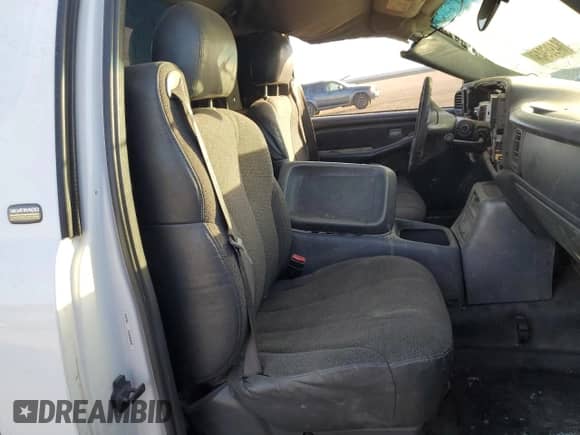 2002 Chevrolet Silverado 2500HD z VIN 1GBHC24U02E241344, wystawiony jako Copart lot #84969454 z przebiegiem 369 947 mil mil oraz Szkoda całkowita • Salvage title. Historia ofert i sprzedaży dostępna na DreamBid. Obrazek 10.