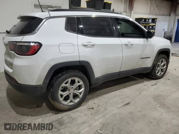2024 Jeep Compass Latitude with VIN 3C4NJDBN0RT146367, listed as a Copart auction lot 41695345 with 20,951 mi miles and Salvage title. Bid and sale history available at DreamBid. Image 3.