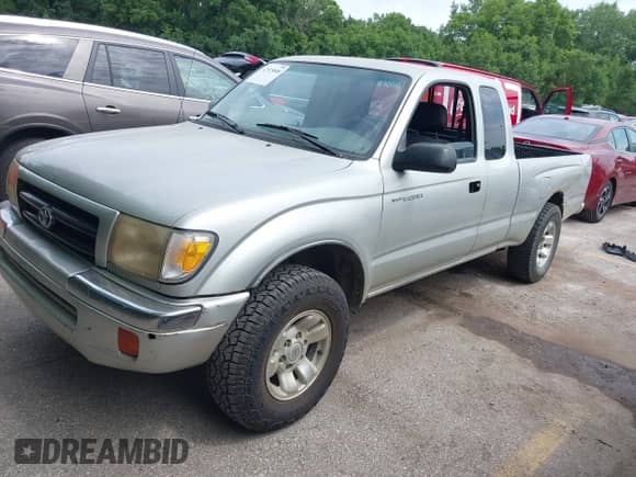 2000 Toyota Tacoma with VIN 4TAWM72N7YZ646025, listed as a IAAI auction lot 42515848 with 156,551 mi miles and . Bid and sale history available at DreamBid. Image 2.