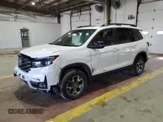2022 Honda Passport TrailSport z VIN 5FNYF8H65NB013425, wystawiony jako Copart lot #84797005 z przebiegiem 35 155 mil mil oraz Szkoda całkowita • Salvage title. Historia ofert i sprzedaży dostępna na DreamBid. Obrazek 1.