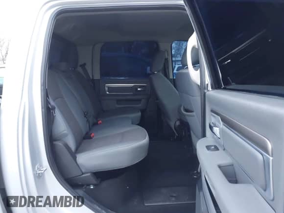 2016 Ram 1500 Big Horn z VIN 1C6RR6LG2GS394342, wystawiony jako IAAI lot #41608183 z przebiegiem 135 429 mil mil oraz . Historia ofert i sprzedaży dostępna na DreamBid. Obrazek 8.