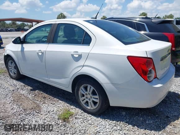 2013 Chevrolet Sonic LT с VIN 1G1JC5SB4D4218358, выставлен на аукционе IAAI как лот 42321128 с пробегом 212 522 миль миль и . История ставок и продаж доступна на DreamBid. Изображение 3.