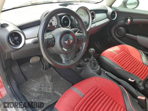 2011 MINI Hardtop with VIN WMWSU3C5XBTX96079, listed as a Copart auction lot 60990665 with 108,263 mi miles and Clean title. Bid and sale history available at DreamBid. Image 8.