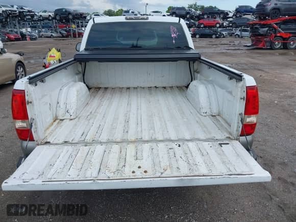 2001 Chevrolet Silverado 1500 with VIN 1GCEC14W01Z239000, listed as a IAAI auction lot 42760269 with 184,299 mi miles and . Bid and sale history available at DreamBid. Image 8.