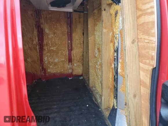 2018 Chevrolet Express Cargo с VIN 1GCZGHFG9J1280888, выставлен на аукционе Copart как лот 63389035 с пробегом 377 250 миль миль и Списание • Salvage title. История ставок и продаж доступна на DreamBid. Изображение 11.