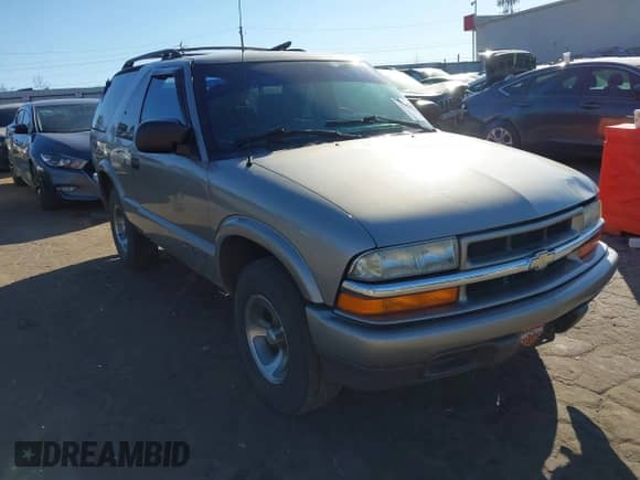 2002 Chevrolet Blazer LS с VIN 1GNCS18W12K145228, выставлен на аукционе IAAI как лот 41653692 с пробегом 213 764 миль миль и . История ставок и продаж доступна на DreamBid. Изображение 1.