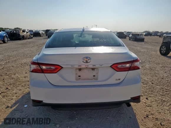 2020 Toyota Camry LE z VIN 4T1C11AK6LU357188, wystawiony jako Copart lot #80066295 z przebiegiem Nie podano mil oraz Szkoda całkowita • Salvage title. Historia ofert i sprzedaży dostępna na DreamBid. Obrazek 6.