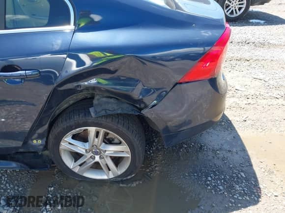 2015 Volvo S60 T5 Drive-E Premier with VIN YV126MFK9F1337917, listed as a IAAI auction lot 42518123 with 79,265 mi miles and . Bid and sale history available at DreamBid. Image 6.