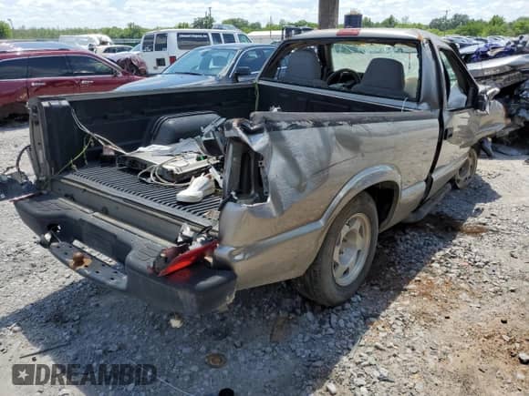 2003 Chevrolet S-10 with VIN 1GCCS14H838232283, listed as a Copart auction lot 72220104 with Not provided miles and Salvage title. Bid and sale history available at DreamBid. Image 3.