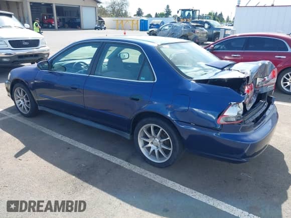 2001 Honda Accord LX with VIN 1HGCG56431A138063, listed as a IAAI auction lot 42196941 with 325,924 mi miles and . Bid and sale history available at DreamBid. Image 3.