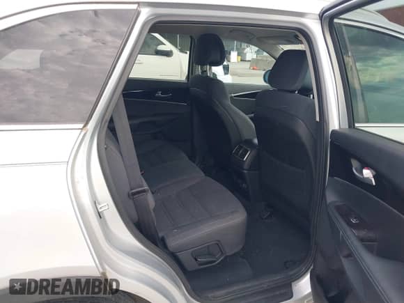 2016 Kia Sorento L with VIN 5XYPG4A31GG013919, listed as a IAAI auction lot 43041782 with 96,771 mi miles and . Bid and sale history available at DreamBid. Image 8.
