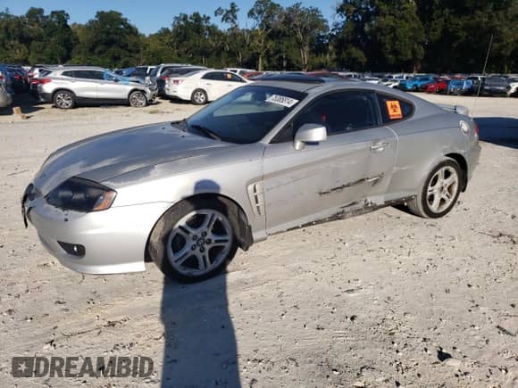 2005 Hyundai Tiburon GT с VIN KMHHN65F75U157864, выставлен на аукционе Copart как лот 75385814 с пробегом 198 670 миль миль и Списание • Salvage title. История ставок и продаж доступна на DreamBid. Изображение 1.