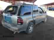 2003 Chevrolet TrailBlazer LS z VIN 1GNDS13S332371734, wystawiony jako IAAI lot #43088659 z przebiegiem 209 772 mil mil oraz . Historia ofert i sprzedaży dostępna na DreamBid. Obrazek 4.