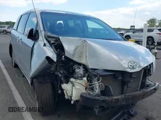 2014 Toyota Sienna LE z VIN 5TDJK3DC3ES076885, wystawiony jako IAAI lot #42222039 z przebiegiem 177 167 mil mil oraz . Historia ofert i sprzedaży dostępna na DreamBid. Obrazek 1.