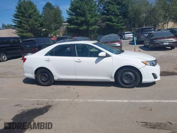 2014 Toyota Camry LE с VIN 4T1BD1FK8EU123925, выставлен на аукционе IAAI как лот 43106331 с пробегом 267 684 миль миль и . История ставок и продаж доступна на DreamBid. Изображение 13.