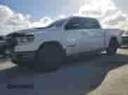 2022 Ram 1500 Laramie z VIN 1C6RREJM2NN187447, wystawiony jako Copart lot #76996394 z przebiegiem 62 811 mil mil oraz Szkoda całkowita • Salvage title. Historia ofert i sprzedaży dostępna na DreamBid. Obrazek 1.