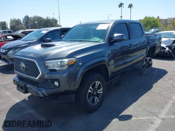 2019 Toyota Tacoma SR5 с VIN 3TMAZ5CN3KM084409, выставлен на аукционе IAAI как лот 43076335 с пробегом 73 078 миль миль и . История ставок и продаж доступна на DreamBid. Изображение 18.