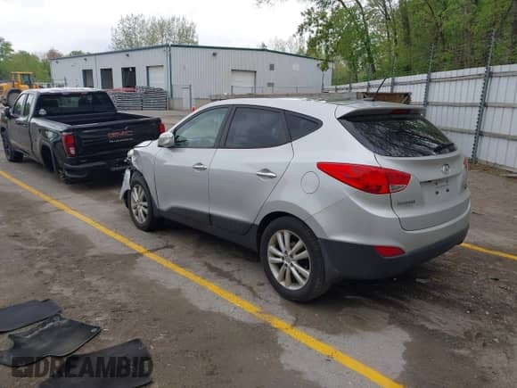 2011 Hyundai Tucson Limited with VIN KM8JU3AC5BU202990, listed as a IAAI auction lot 42253236 with 195,349 mi miles and . Bid and sale history available at DreamBid. Image 3.