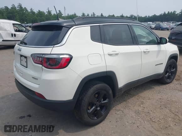 2019 Jeep Compass Latitude z VIN 3C4NJDBB5KT656449, wystawiony jako IAAI lot #42904599 z przebiegiem 82 817 mil mil oraz . Historia ofert i sprzedaży dostępna na DreamBid. Obrazek 4.