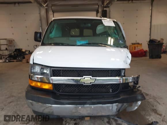 2018 Chevrolet Express Passenger LT с VIN 1GAZGPFG3J1267167, выставлен на аукционе IAAI как лот 42320536 с пробегом 81 068 миль миль и . История ставок и продаж доступна на DreamBid. Изображение 12.