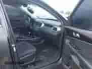 2019 Kia Sorento LX z VIN 5XYPGDA3XKG435423, wystawiony jako IAAI lot #43104558 z przebiegiem 125 190 mil mil oraz . Historia ofert i sprzedaży dostępna na DreamBid. Obrazek 5.