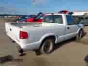 2003 Chevrolet S-10 LS с VIN 1GCCS14H138265190, выставлен на аукционе IAAI как лот 42186732 с пробегом 320 239 миль миль и . История ставок и продаж доступна на DreamBid. Изображение 4.