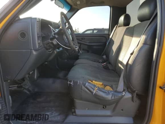1999 GMC Sierra 1500 SL z VIN 1GTEC14V1XE519984, wystawiony jako Copart lot #49338825 z przebiegiem 304 929 mil mil oraz Szkoda całkowita • Salvage title. Historia ofert i sprzedaży dostępna na DreamBid. Obrazek 7.