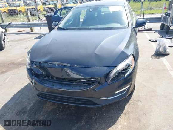 2016 Volvo S60 T5 Drive-E Premier z VIN YV126MFK4G2399690, wystawiony jako IAAI lot #42043307 z przebiegiem 100 647 mil mil oraz . Historia ofert i sprzedaży dostępna na DreamBid. Obrazek 13.