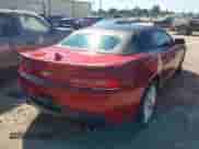 2015 Chevrolet Camaro LT z VIN 2G1FD3D31F9288817, wystawiony jako IAAI lot #43327044 z przebiegiem 172 206 mil mil oraz . Historia ofert i sprzedaży dostępna na DreamBid. Obrazek 4.