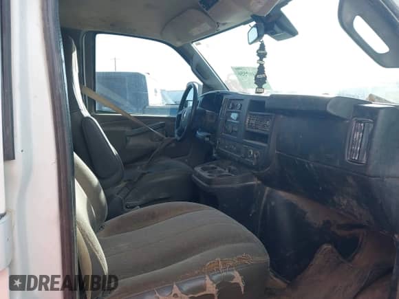 2020 Chevrolet Express Passenger LT z VIN 1GAZGPFP6L1228561, wystawiony jako IAAI lot #42499556 z przebiegiem 83 828 mil mil oraz . Historia ofert i sprzedaży dostępna na DreamBid. Obrazek 5.