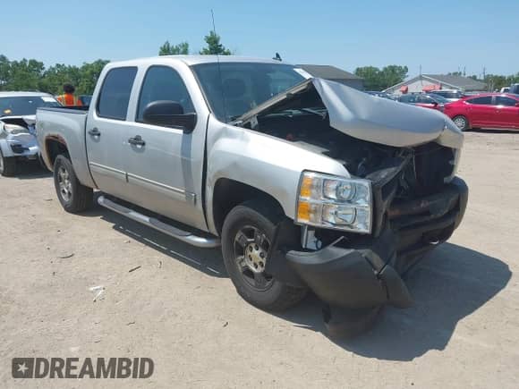 2011 Chevrolet Silverado 1500 LS z VIN 3GCPKREA4BG185697, wystawiony jako IAAI lot #42618742 z przebiegiem 189 082 mil mil oraz . Historia ofert i sprzedaży dostępna na DreamBid. Obrazek 1.