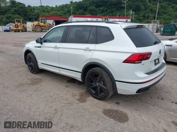 2024 Volkswagen Tiguan SE R-Line Black с VIN 3VV8B7AX7RM009601, выставлен на аукционе IAAI как лот 42728166 с пробегом 32 401 миль миль и . История ставок и продаж доступна на DreamBid. Изображение 3.