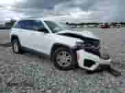 2024 Jeep Grand Cherokee Laredo z VIN 1C4RJHAG0R8597244, wystawiony jako Copart lot #82184075 z przebiegiem 21 456 mil mil oraz Nie do naprawy • Non repairable. Historia ofert i sprzedaży dostępna na DreamBid. Obrazek 4.