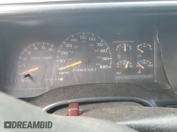 1998 GMC Sierra 1500 z VIN 1GTEC19W4WE517422, wystawiony jako Copart lot #65384335 z przebiegiem 263 184 mil mil oraz Czysty tytuł • Clean title. Historia ofert i sprzedaży dostępna na DreamBid. Obrazek 9.