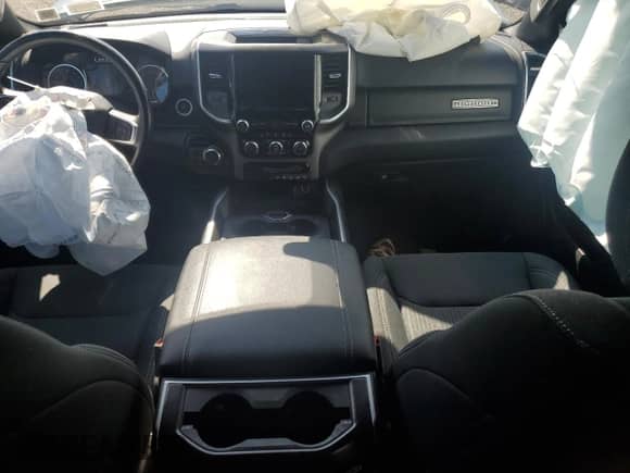 2022 Ram 1500 Big Horn z VIN 1C6SRFMT1NN250645, wystawiony jako Copart lot #69775415 z przebiegiem 30 452 mil mil oraz Szkoda całkowita • Salvage title. Historia ofert i sprzedaży dostępna na DreamBid. Obrazek 8.