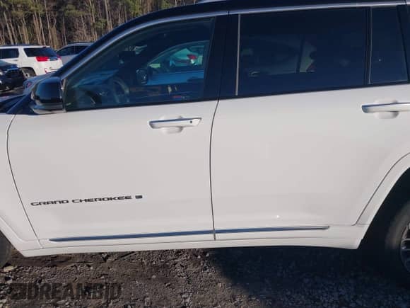 2023 Jeep Grand Cherokee Summit Reserve с VIN 1C4RJKET8P8721939, выставлен на аукционе IAAI как лот 41330069 с пробегом 15 729 миль миль и . История ставок и продаж доступна на DreamBid. Изображение 14.