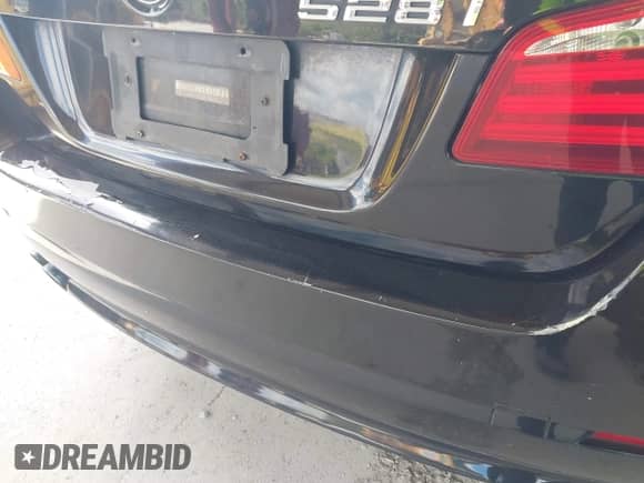 2011 BMW 5 Series 528i z VIN WBAFR1C5XBC743373, wystawiony jako IAAI lot #43347509 z przebiegiem 225 911 mil mil oraz . Historia ofert i sprzedaży dostępna na DreamBid. Obrazek 12.