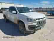 2022 Chevrolet Colorado 2WD LT z VIN 1GCHSCEA3N1118240, wystawiony jako IAAI lot #41699143 z przebiegiem 109 823 mil mil oraz . Historia ofert i sprzedaży dostępna na DreamBid. Obrazek 1.