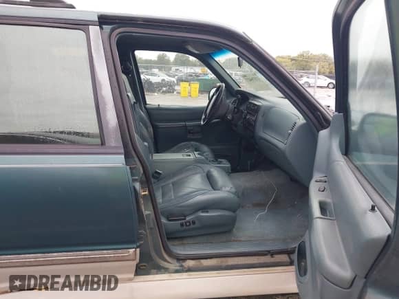 1995 Ford Explorer Eddie Bauer с VIN 1FMDU34X2SZA79941, выставлен на аукционе IAAI как лот 43536427 с пробегом 148 765 миль миль и . История ставок и продаж доступна на DreamBid. Изображение 5.