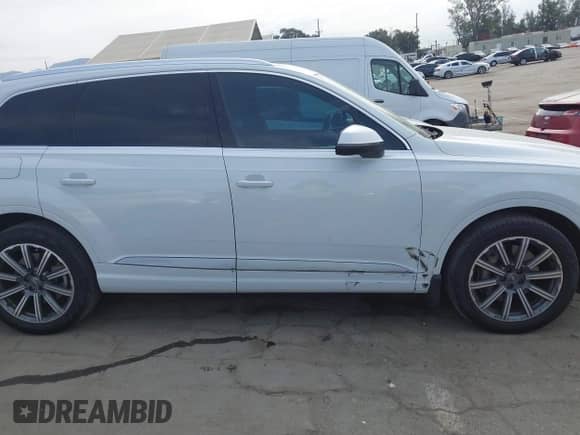 2017 Audi Q7 Premium Plus with VIN WA1LAAF79HD050219, listed as a IAAI auction lot 43085208 with 94,857 mi miles and . Bid and sale history available at DreamBid. Image 13.