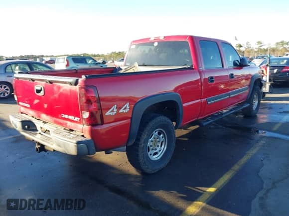 2003 Chevrolet Silverado 1500HD LS z VIN 1GCGK13U93F215987, wystawiony jako IAAI lot #41032912 z przebiegiem 304 110 mil mil oraz . Historia ofert i sprzedaży dostępna na DreamBid. Obrazek 4.