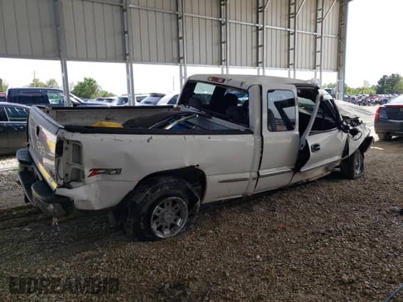 2002 GMC Sierra 1500 SLE with VIN 2GTEK19T721271003, listed as a Copart auction lot 64996825 with 230,604 mi miles and Salvage title. Bid and sale history available at DreamBid. Image 3.