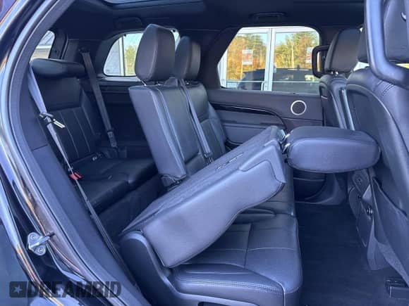 2018 Land Rover Discovery SE with VIN SALRG2RVXJA076228, listed as a IAAI auction lot 43281716 with 105,169 mi miles and . Bid and sale history available at DreamBid. Image 8.