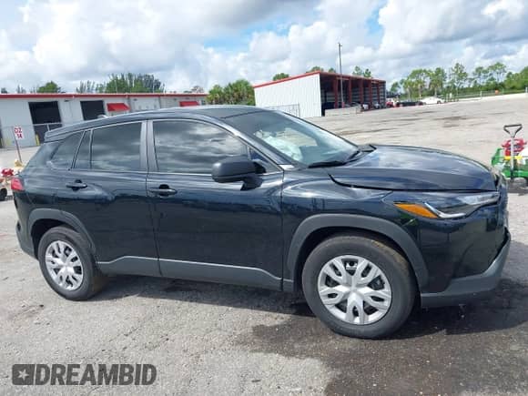 2025 Toyota Corolla Cross L с VIN 7MUAAAAG3SV127091, выставлен на аукционе IAAI как лот 43281301 с пробегом 11 473 миль миль и . История ставок и продаж доступна на DreamBid. Изображение 13.