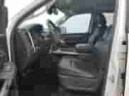 2017 Ram 1500 Laramie z VIN 1C6RR6NT8HS637521, wystawiony jako Copart lot #50937265 z przebiegiem 136 091 mil mil oraz Szkoda całkowita • Salvage title. Historia ofert i sprzedaży dostępna na DreamBid. Obrazek 7.